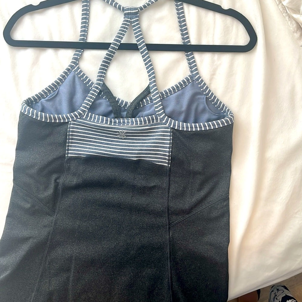 Sports top - Picture 2 of 3